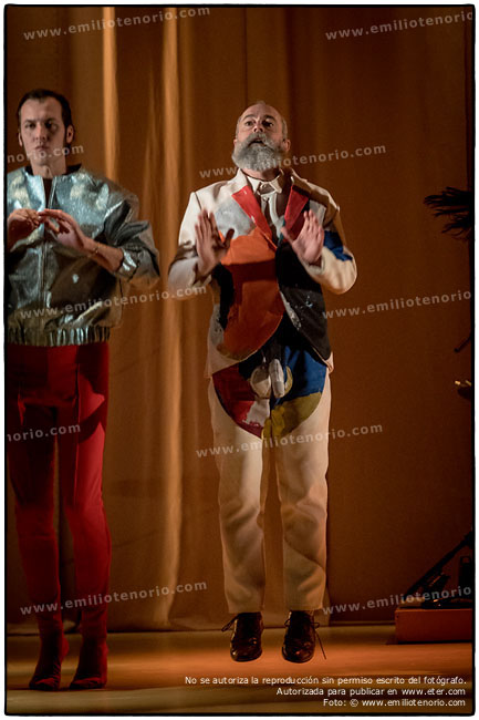 ESCENAMADRID.COM - Los cuerpos perdidos - Teatro Español - foto: © Emilio Tenorio