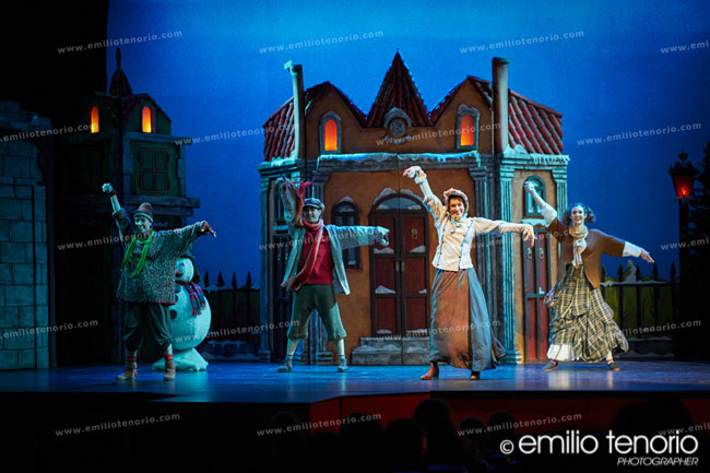 ESCENAMADRID.COM - Cuento de Navidad - Teatro Sanpol  - © Emilio Tenorio