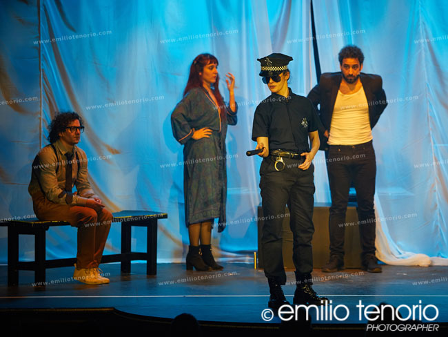 ESCENAMADRID.COM - A quien le importa - Teatro Arlequín  - © Emilio Tenorio