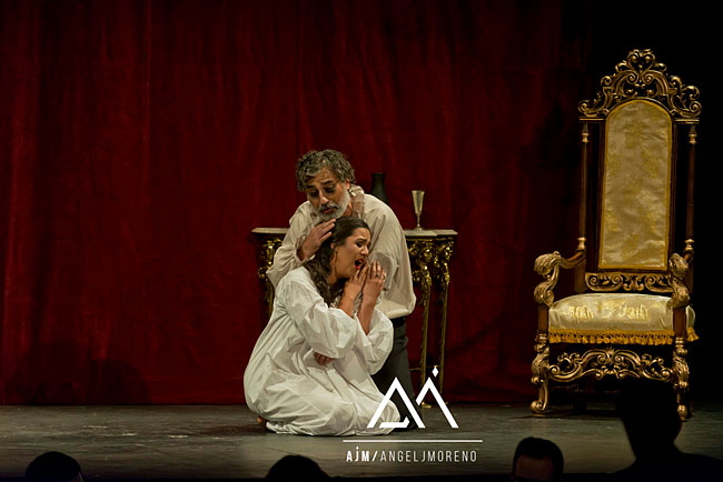ESCENAMADRID.COM - Rigoletto - Teatro Amaya - © Ángel Moreno